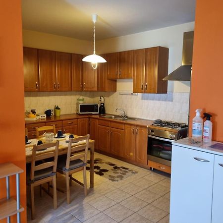 Tudor Apartman Segedín Exteriér fotografie