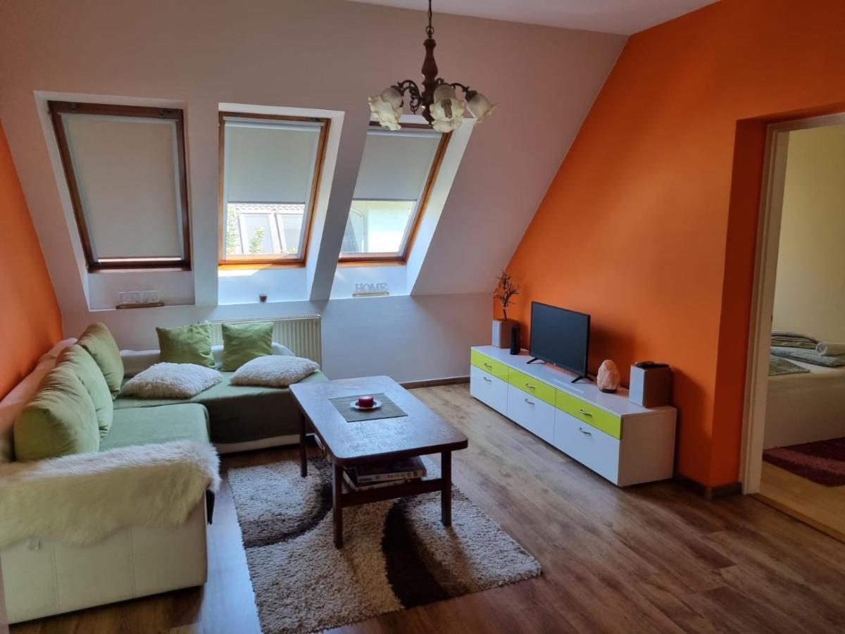 Tudor Apartman Segedín Exteriér fotografie